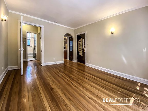 2nd image of 2100 W Ainslie St #W1