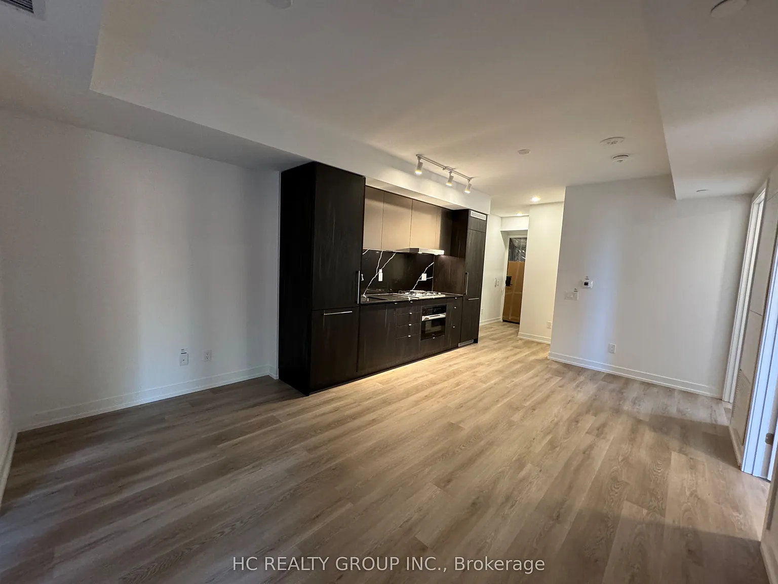 Adagio Condos — Photo 4