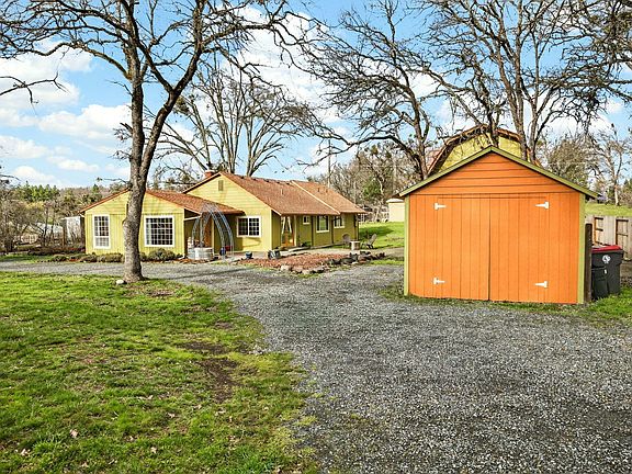 3rd image of 51 Sterling Creek Rd