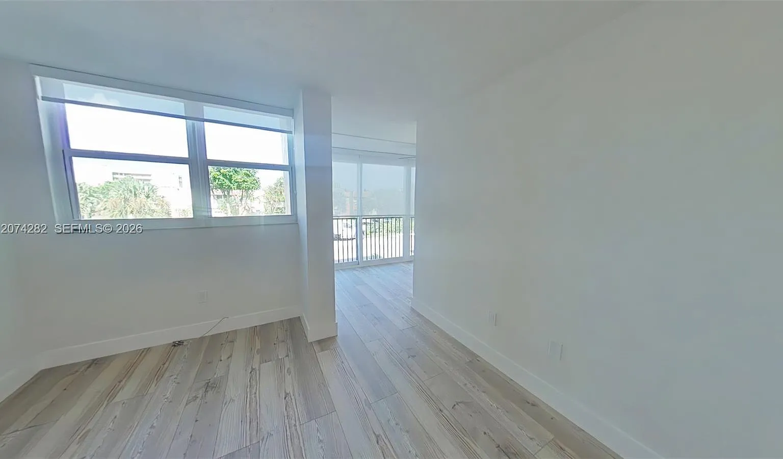 Versailles Gardens I Condo — Photo 4