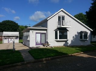 518 N River Park Dr, Guttenberg, IA 52052