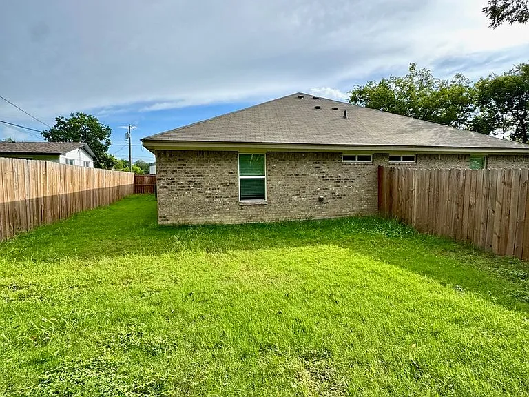 106 W Kathey Rd #B — Photo 17