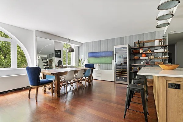 Sold by R New York | media 26