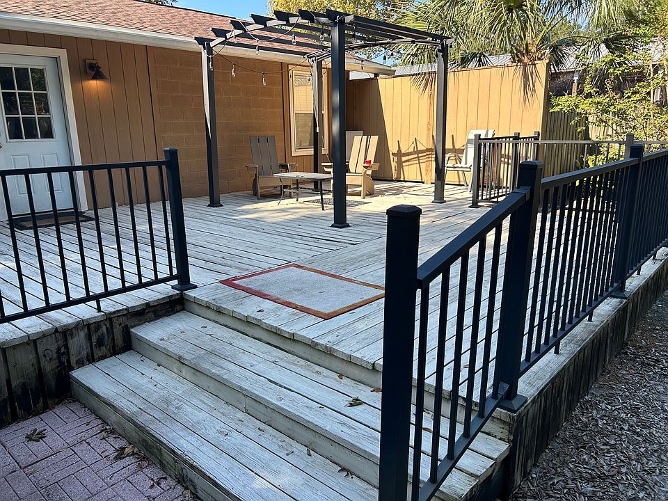 Entryway from private parking