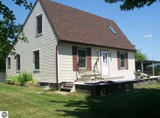 9532 W Saint Charles Rd, Sumner, MI 48889