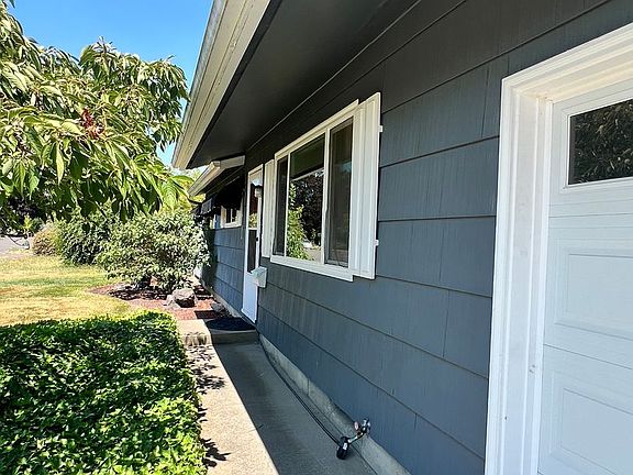 2nd image of 1745 NW 17th St