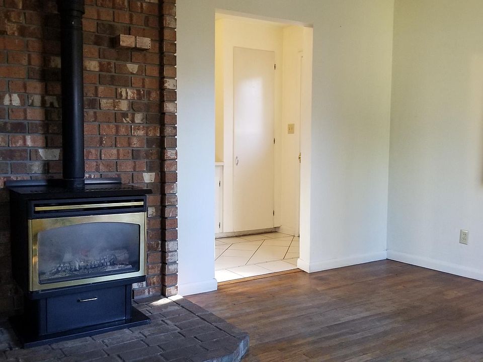 2nd image of 862 NE 11th St #1/2