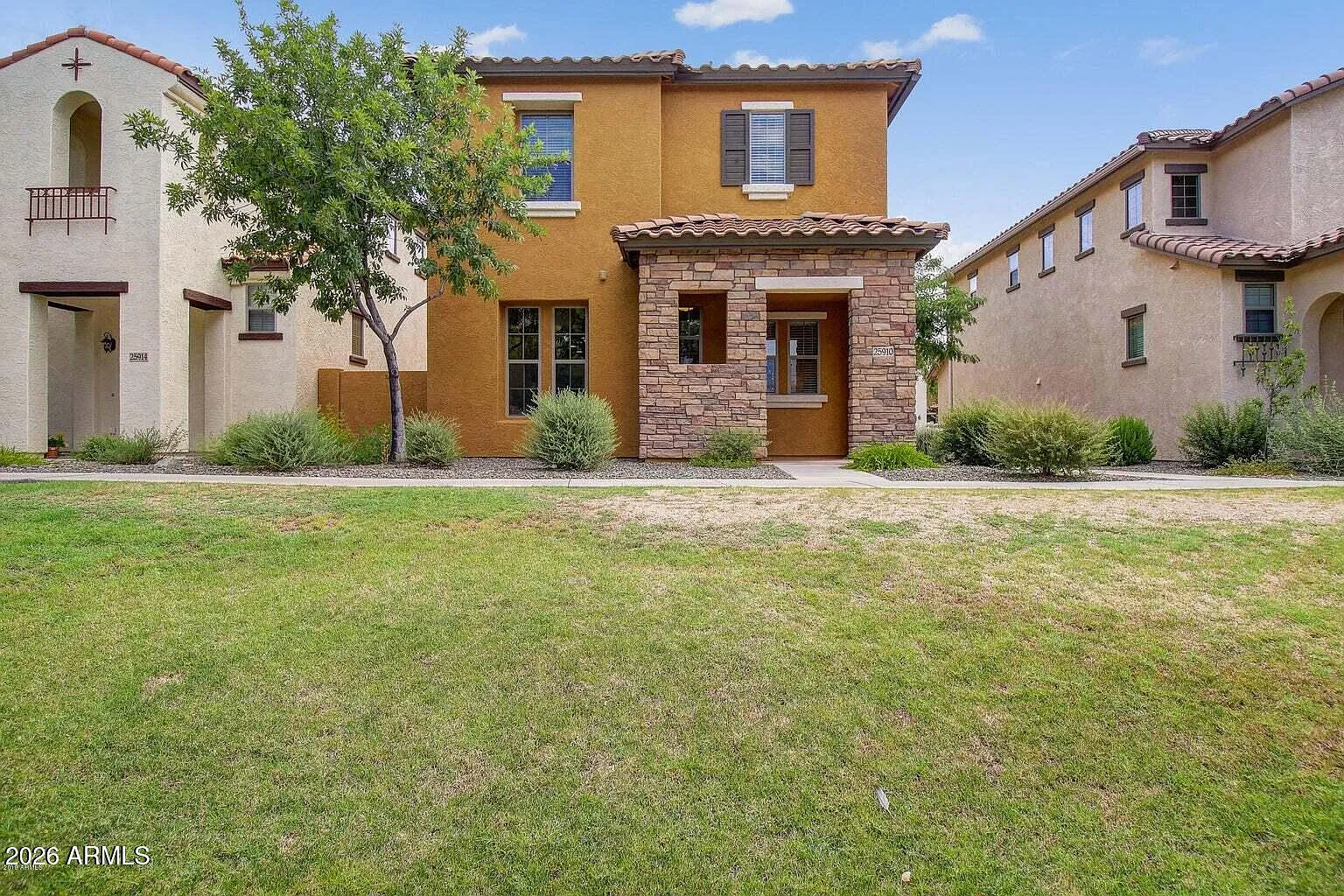 3 bed, 2.5 bath, 1883 sqft, $2,500 — Photo 2