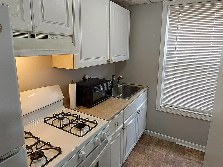 266 Pine St #B — Photo 1