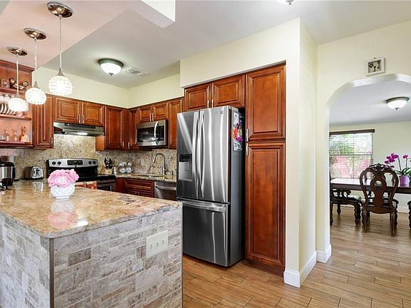 5th image of 3205 W Rogers Ave