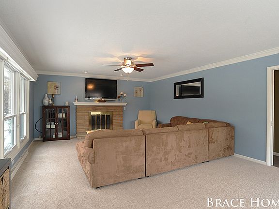 2nd image of 612 Russwood St NE