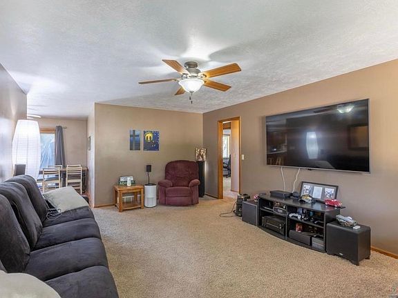 3rd image of 112 Settler Dr