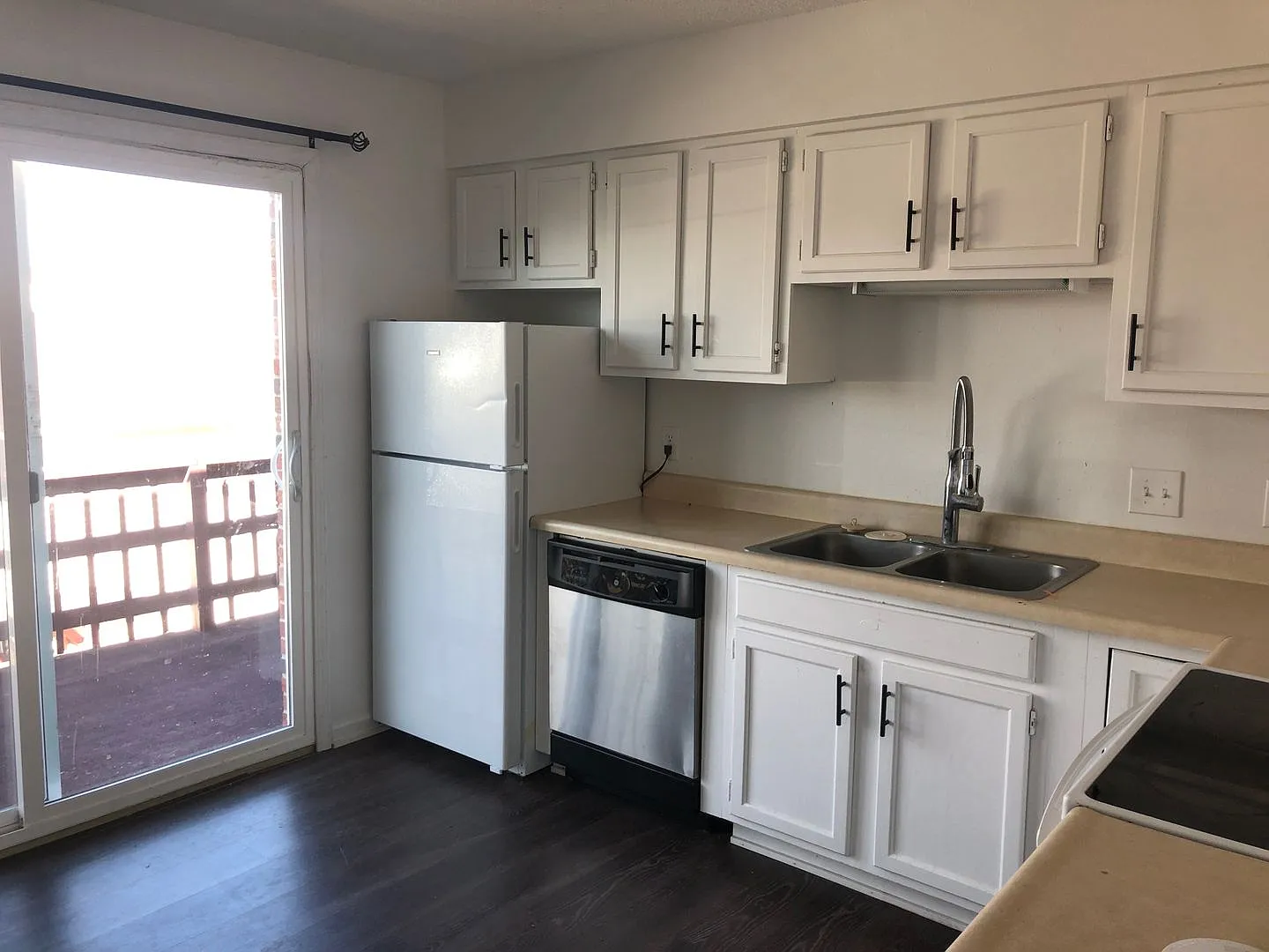 808 W 1st St — Photo 3