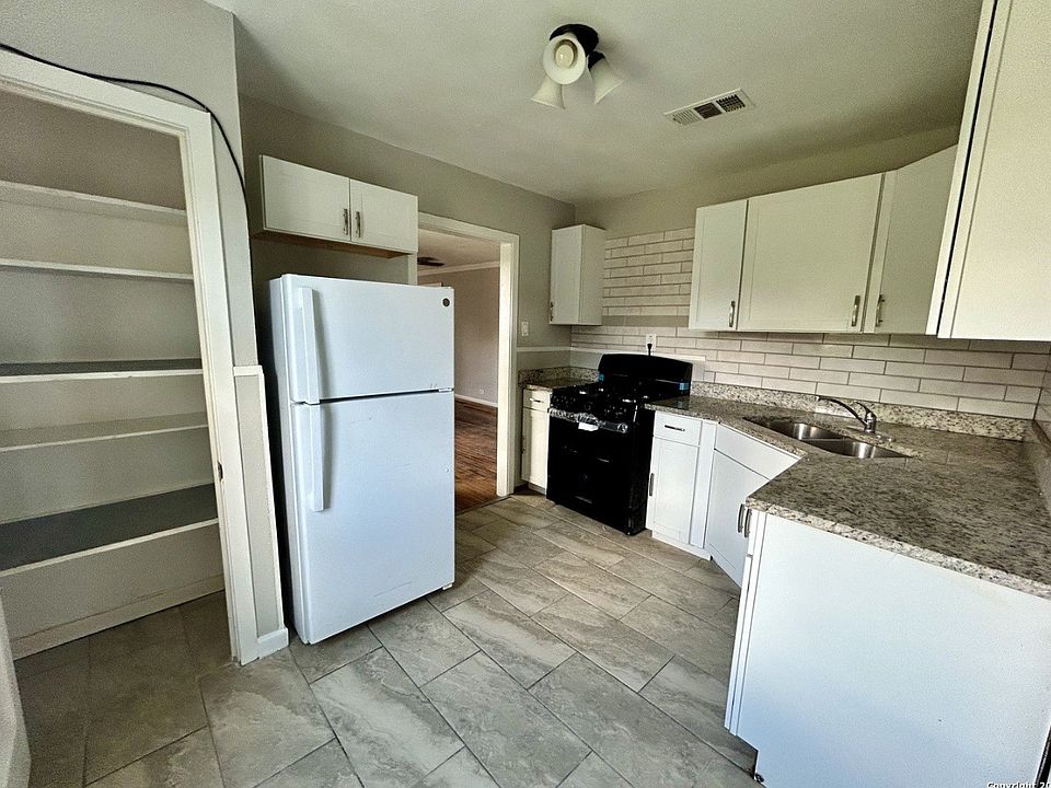 1st image of 806 Lee Hall