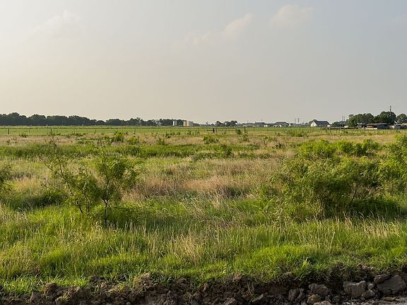 4th image of 16 Elm Br