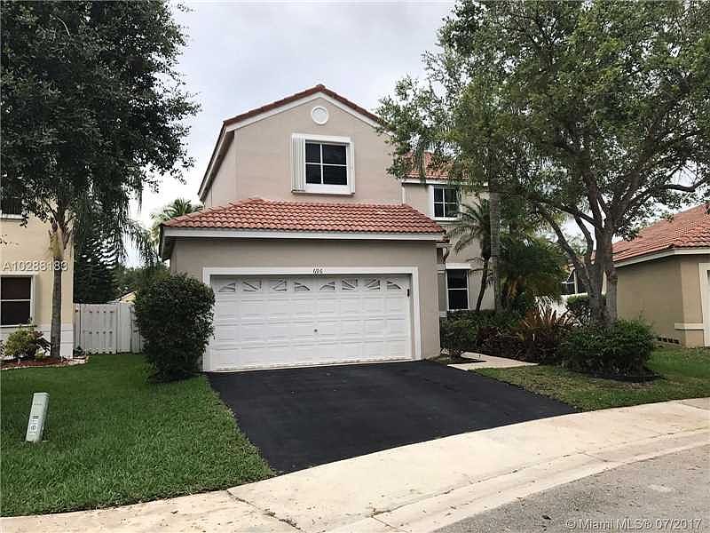 1st image of 696 Stanton Dr