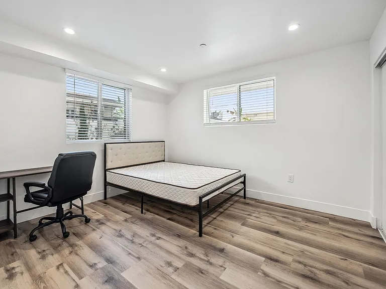 Leo P 3437 S Catalina St — Photo 14