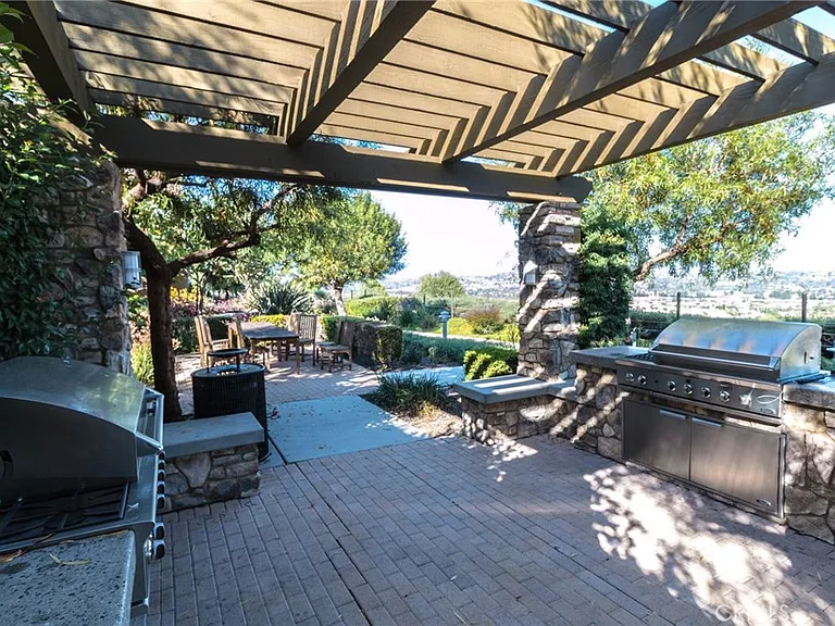 46 Meridian Dr — Photo 20