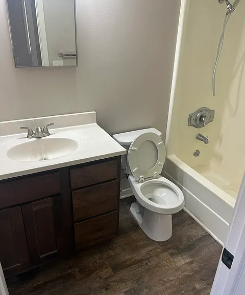 1940 E Donna St #5 — Photo 1