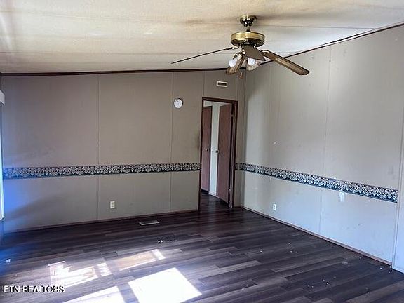 3rd image of 445 W Broad St