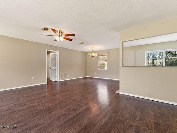 4th image of 12412 Briarwood Dr E