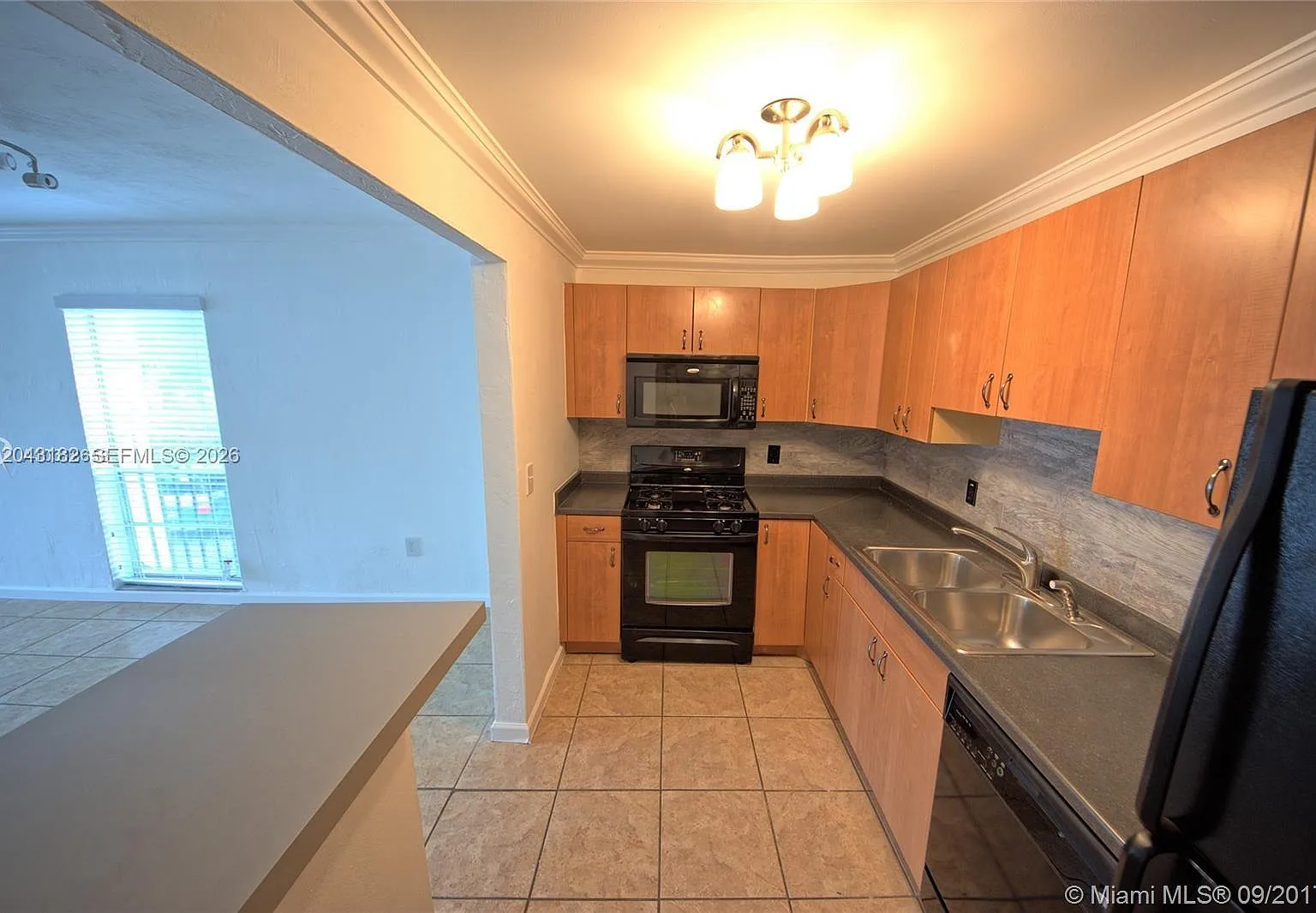 Dadeland Grove Condo — Photo 1