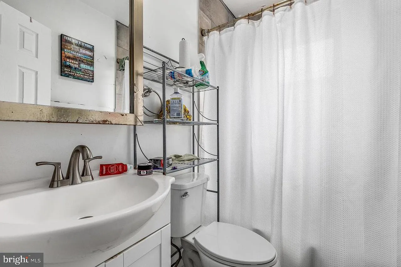 2 bed, 1.0 bath, 1743 sqft, $2,600 — Photo 3