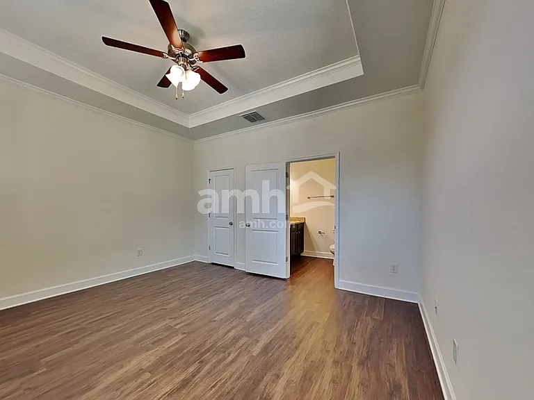 1049 Walden Pond Dr — Photo 8