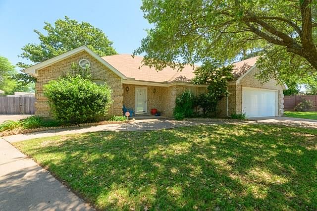 1st image of 609 Rosewood Pl