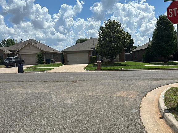 4th image of 10700 NW 32nd St