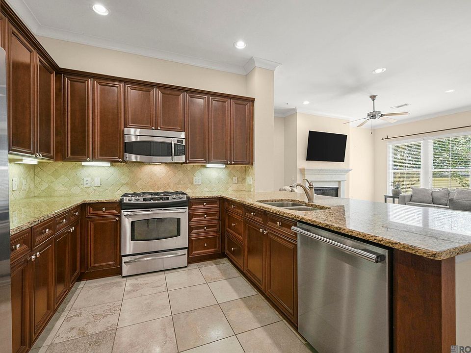 1st image of 990 Stanford Ave APT 223