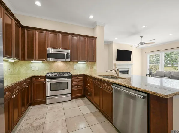 990 Stanford Ave APT 223, Baton Rouge, LA 70808