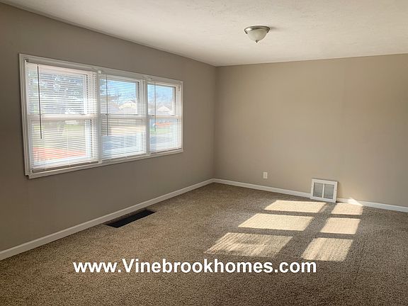 4th image of 232 Travis Dr