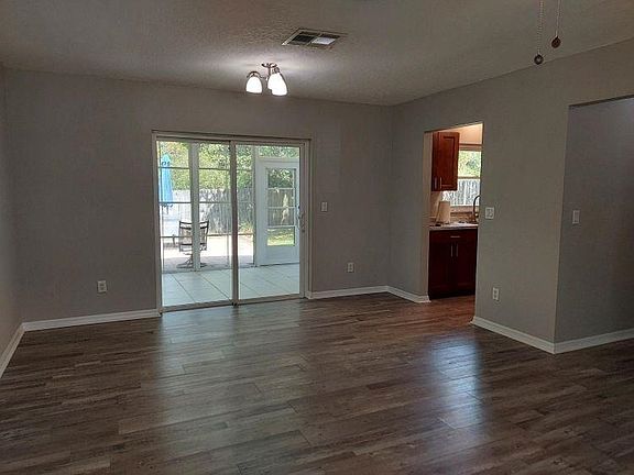 3rd image of 264 Costado St