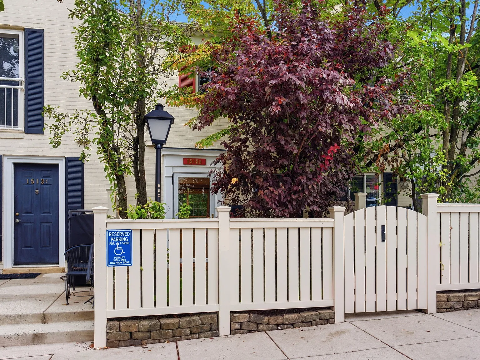 2 bed, 1.5 bath, 1060 sqft, $2,700 — Photo 2