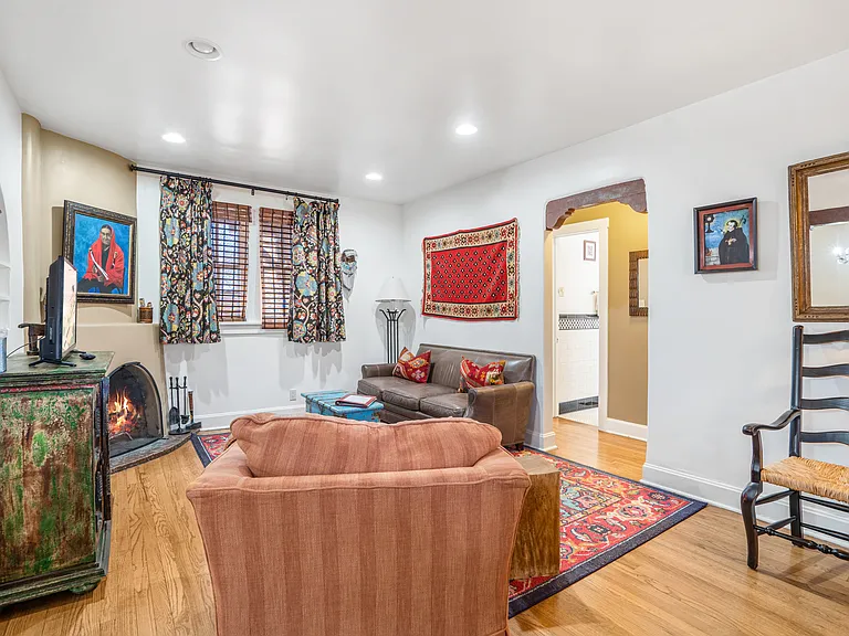 614 E Palace Ave — Photo 15