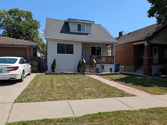 3rd image of 868 Elm Ave