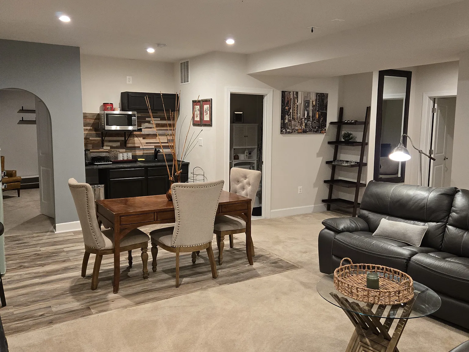 2 bed, 950 sqft, $2,200 — Photo 2