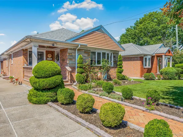 10-08 147th St, Whitestone, NY 11357