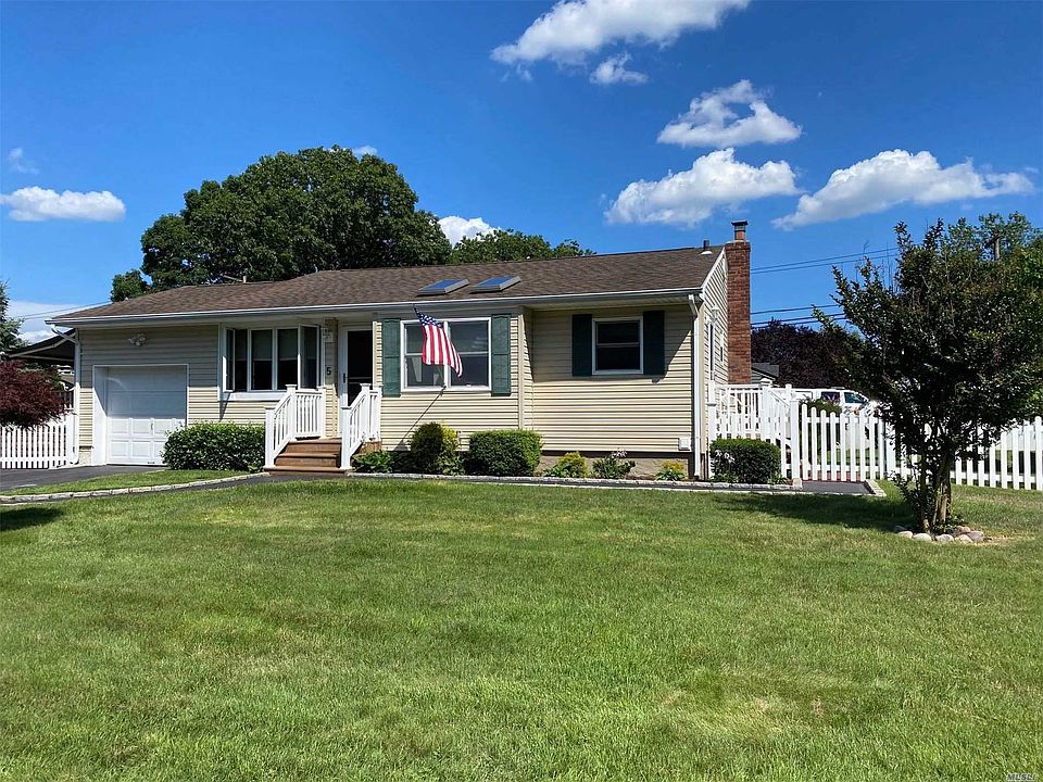 1st image of 5 Alexander Dr