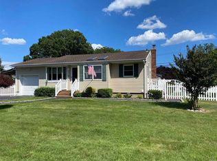 5 Alexander Dr, East Islip, NY 11730