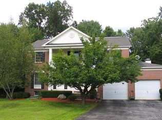 18 Kellerhause Dr, Poughkeepsie, NY 12603