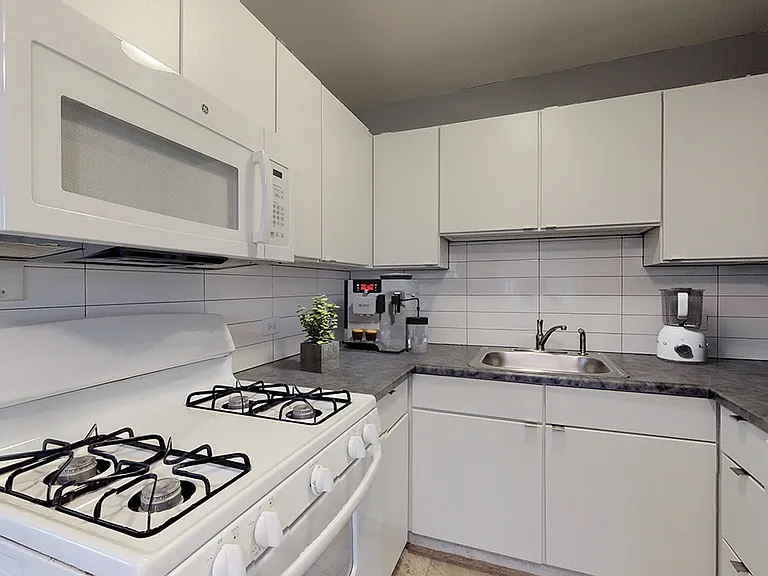1422 Leyden St — Photo 7