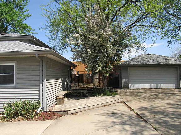 3rd image of 3112 Carlton Dr