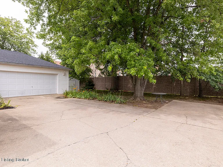 2901 Creekside Dr — Photo 29