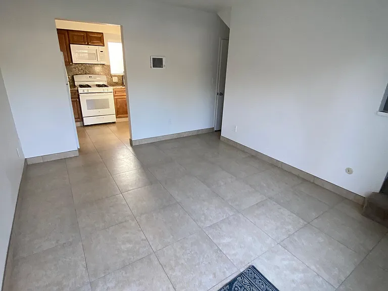 562 Hermes Ave — Photo 11