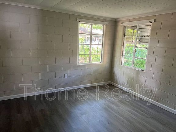 4th image of 429 Dexter St