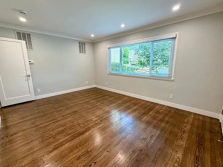 Laurel Oaks Apts — Photo 10