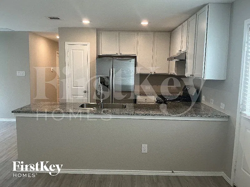 4 bed, 2.0 bath, 1880 sqft, $1,680 — Photo 3