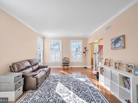 4th image of 4 Dorchester Ln